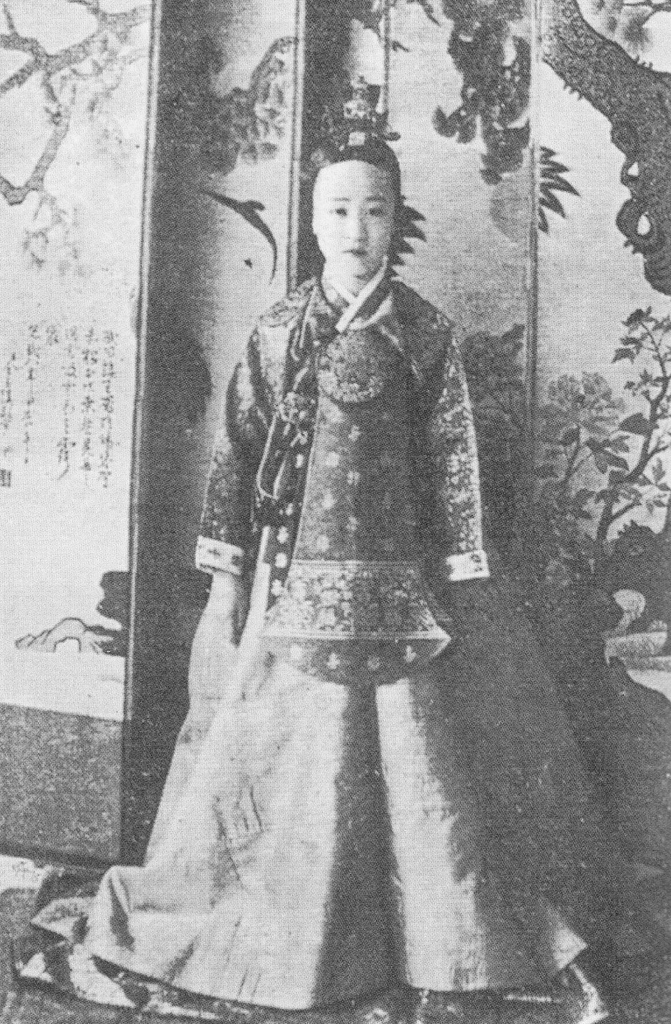 Princess Deokhye in Joseon court dress, c. 1917. Within eight years she would leave Korea and never wear the hanbok again.
