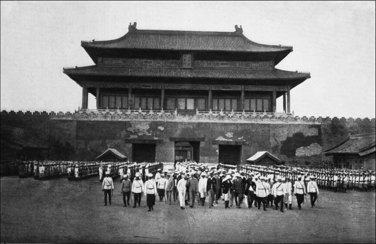 Allied forces march through Beijing, 1900. During this occupation, Sai Jinhua reportedly used her ties to German commander Waldersee to protect the city's residents.