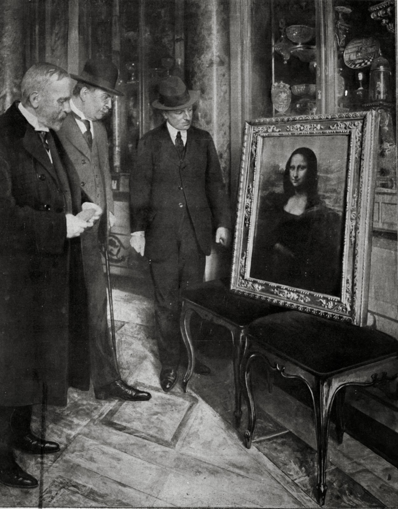 Officials at the Uffizi Gallery in Florence examine the recovered Mona Lisa in December 1913, after Vincenzo Peruggia was caught trying to sell it.