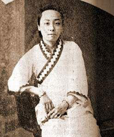 Sai Jinhua poses in traditional dress in an undated portrait. Born into poverty in 1872, she rose from a Suzhou flower boat to become the concubine of a Qing dynasty diplomat and one of the most debated women in modern Chinese history.