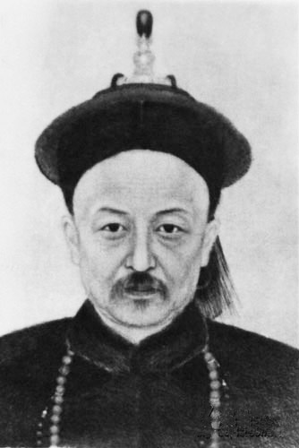 Hong Jun, the senior Qing dynasty diplomat who made Sai Jinhua his concubine in 1888. He was 48 years old when they met, 33 years her senior. His posting as imperial envoy to Russia, Germany, Austria-Hungary, and the Netherlands took Jinhua to Berlin, where she would meet some of the most powerful figures in Europe.