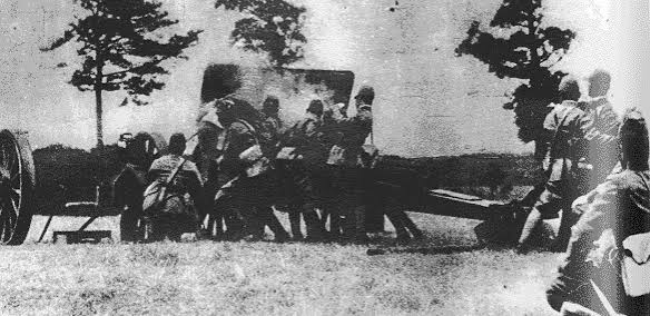 Chinese forces fire artillery during the Second Sino-Japanese War, 1937. The conflict that began that July would reach Shanghai within months.