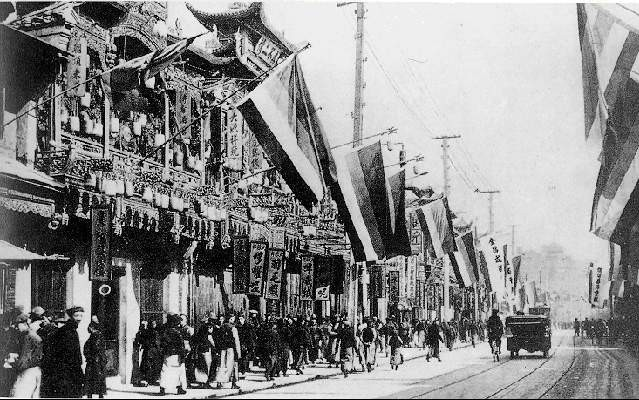 Nanjing Road, Shanghai, after the 1911 revolution. This was the street where Zheng Pingru's assassination plot against Ding Mocun collapsed in December 1939.